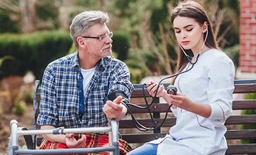 Καθημερινή φροντίδα ατομικής υγιεινής ηλικιωμένων γηροκομείο Θεσσαλονίκη
